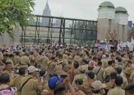 Alasan Perpanjangan Masa Jabatan Kades Jadi 9 Tahun Terkuak, Ini Kata Mendes